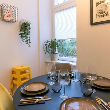 Luxury Apartment, Space For 7! Location Neukoelln & Kreuzberg דירה *