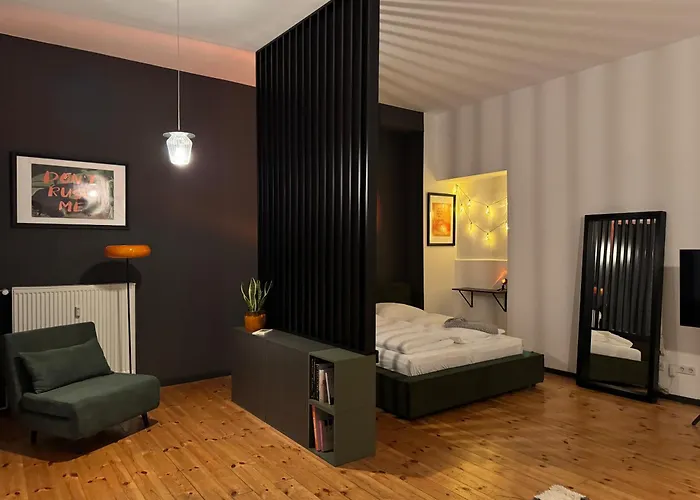 Apartamento Luxury Apartment, Space For 7! Location Neukoelln & Kreuzberg *