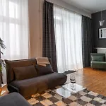 Daire Luxury Apartment, Space For 7! Location Neukoelln & Kreuzberg Berlin