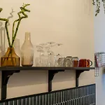 Daire Luxury Apartment, Space For 7! Location Neukoelln & Kreuzberg