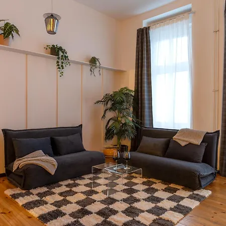 Luxury Apartment, Space For 7! Location Neukoelln & Kreuzberg Apartment